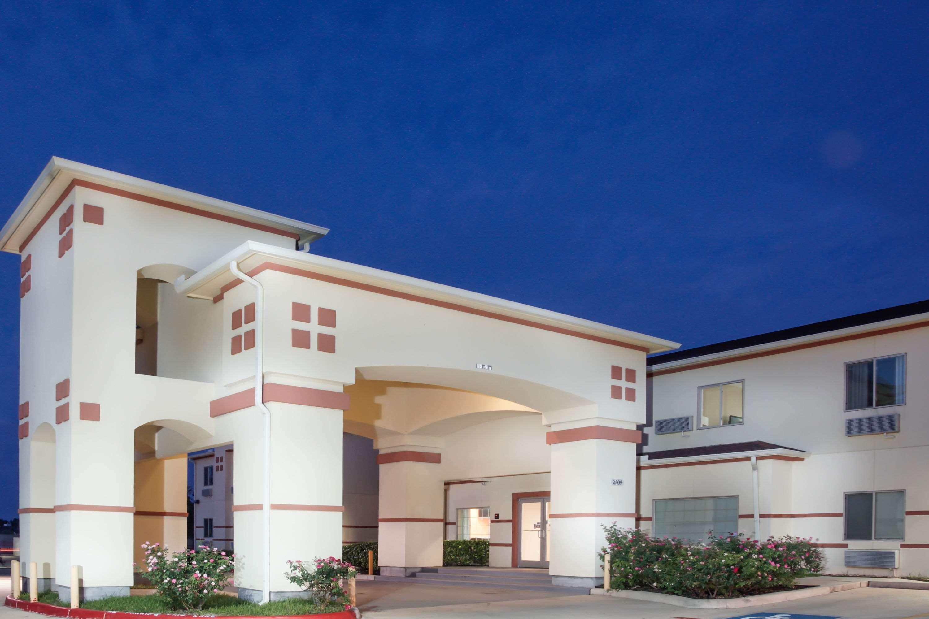 Отель Super 8 By Wyndham Brenham Tx Экстерьер фото